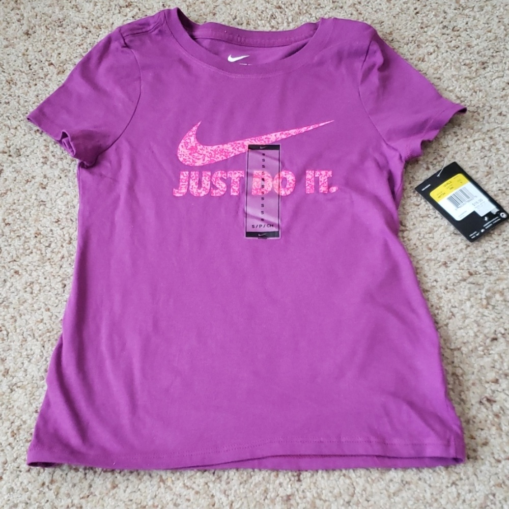 NWT NIKE SHIRT
